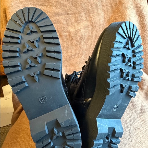 Universal Thread: Black Platform Women's Boots - Picture 4 of 5